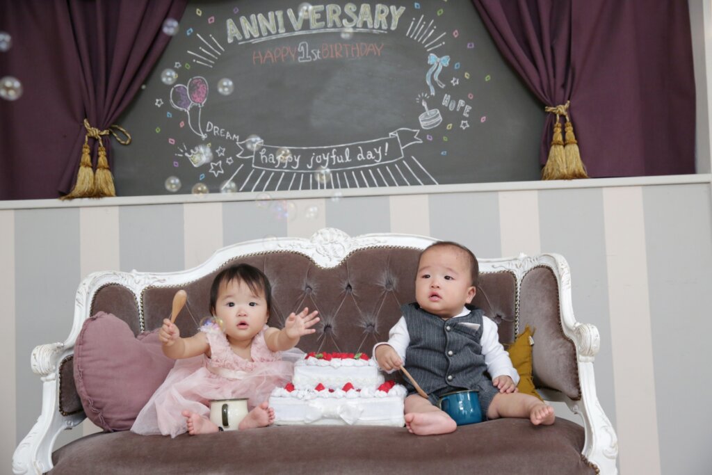 双子1歳の記念写真