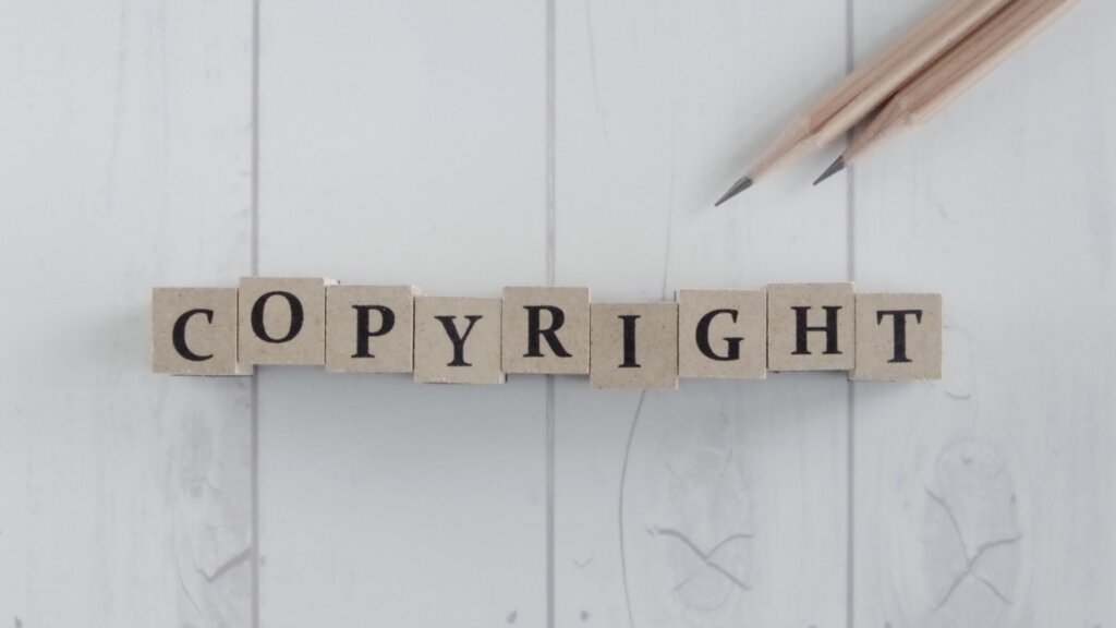 「copyright」の文字