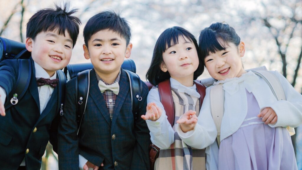 ランドセルを背負った子供たち